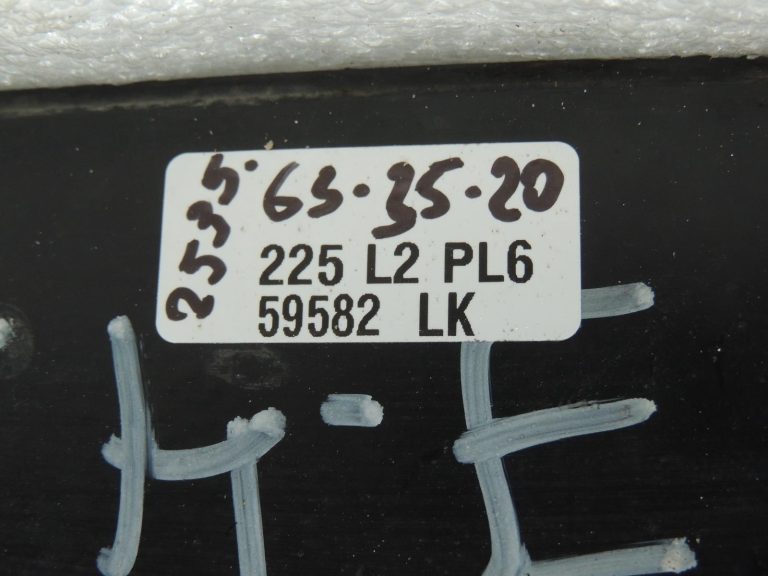 Mitsubishi Pajero V7 V6 3.2 DI-D 4M41 starpdzesētājs MR404751 starpdzesētājs