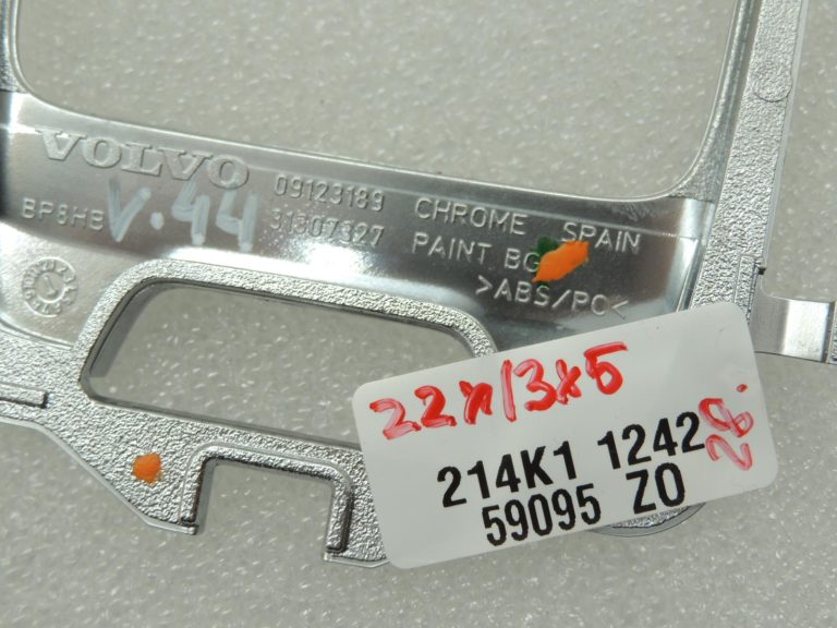 Volvo V40 II Cross Country instrumentu paneļa apdare hromēta 9123189