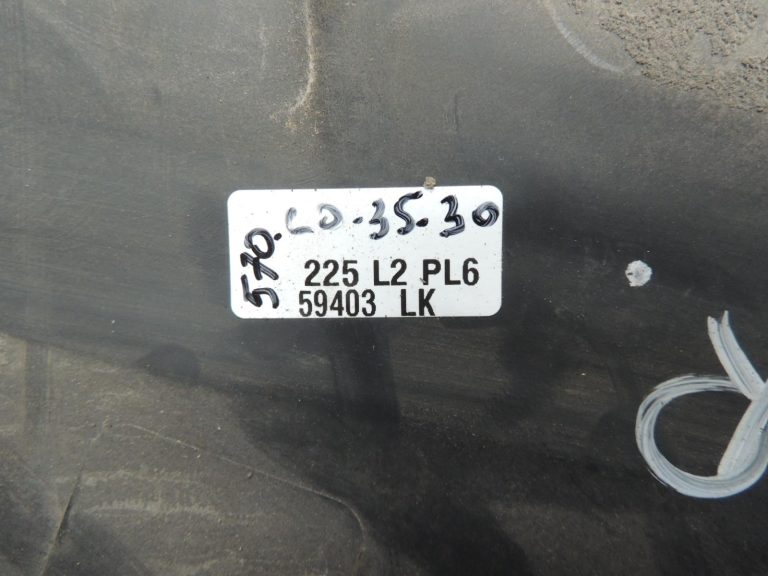 Mitsubishi Pajero V7 V6 Sānu slieksnis kreisais MR438733