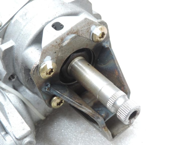 Oriģinālais 2003-2005 Toyota Yaris P1 stūres statnis ar elektrisko stūres pastiprinātāju