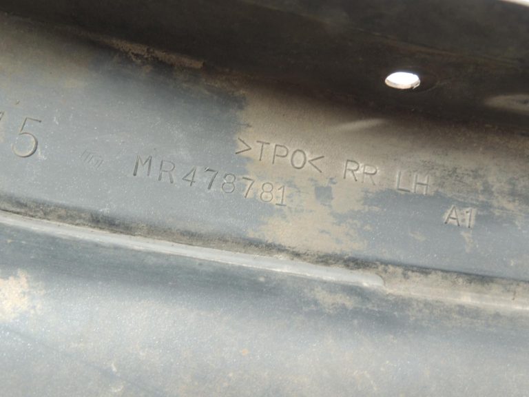 Mitsubishi Pajero V74W V75W V78W Aizmugurējā bampera apšuvums kreisais MR478781
