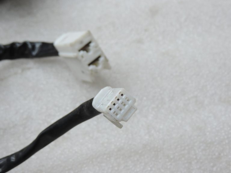 Oriģinālais 2003-2005 Toyota Yaris P1 stūres statnis ar elektrisko stūres pastiprinātāju