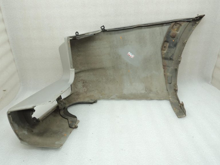 Mitsubishi Pajero V74W V75W V78W Aizmugurējā bampera kreisais stūris MR548025