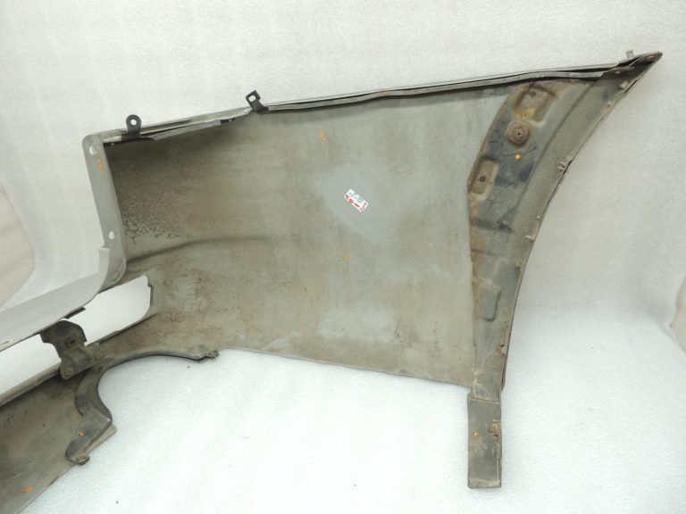 Mitsubishi Pajero V74W V75W V78W Aizmugurējā bampera kreisais stūris MR548025