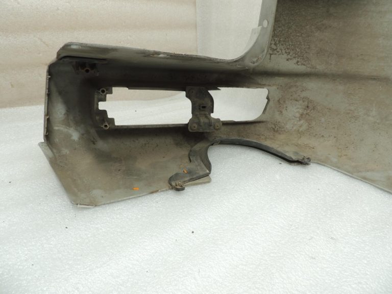 Mitsubishi Pajero V74W V75W V78W Aizmugurējā bampera kreisais stūris MR548025