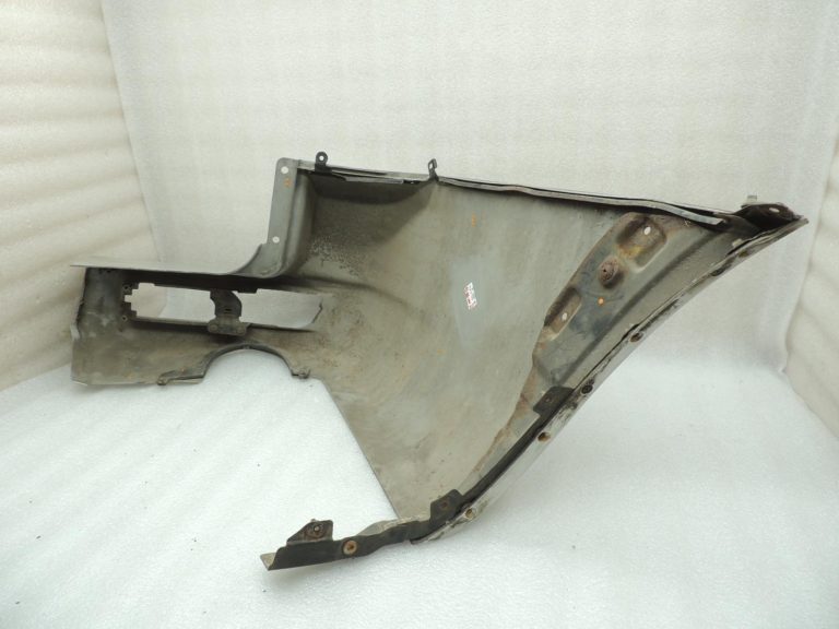 Mitsubishi Pajero V74W V75W V78W Aizmugurējā bampera kreisais stūris MR548025