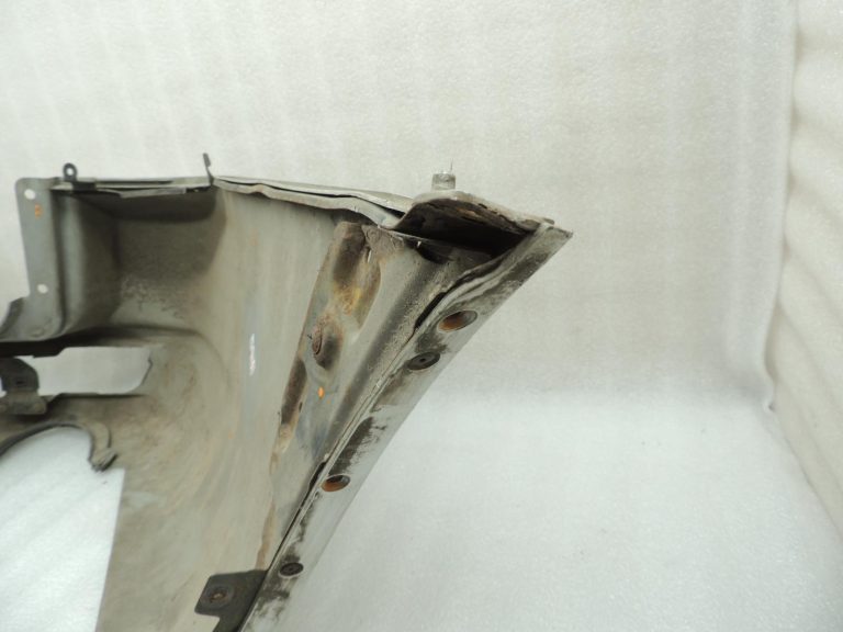 Mitsubishi Pajero V74W V75W V78W Aizmugurējā bampera kreisais stūris MR548025