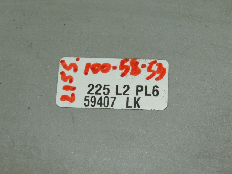 Mitsubishi Pajero V74W V75W V78W Aizmugurējā bampera kreisais stūris MR548025