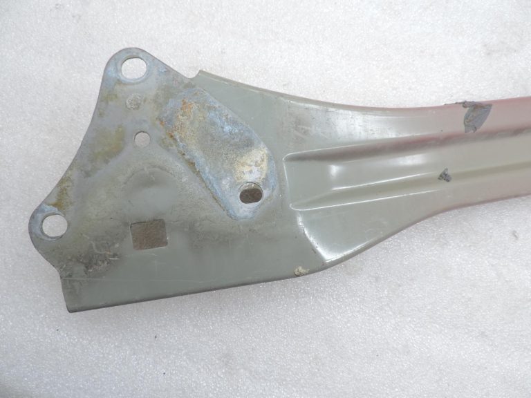 2011-2020 Toyota Yaris P13 aizmugurējā bampera balsta pastiprinājums, sarkans (3P0)