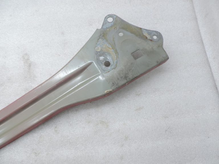 2011-2020 Toyota Yaris P13 aizmugurējā bampera balsta pastiprinājums, sarkans (3P0)