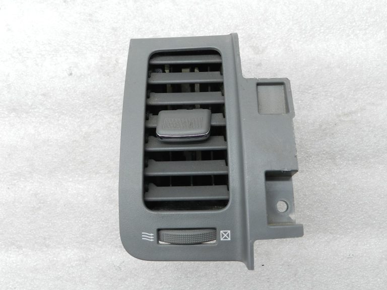 Nissan X-trail T31 oriģināls ventilācijas lūkas priekšējais centrālais kreisais 68751JG40A