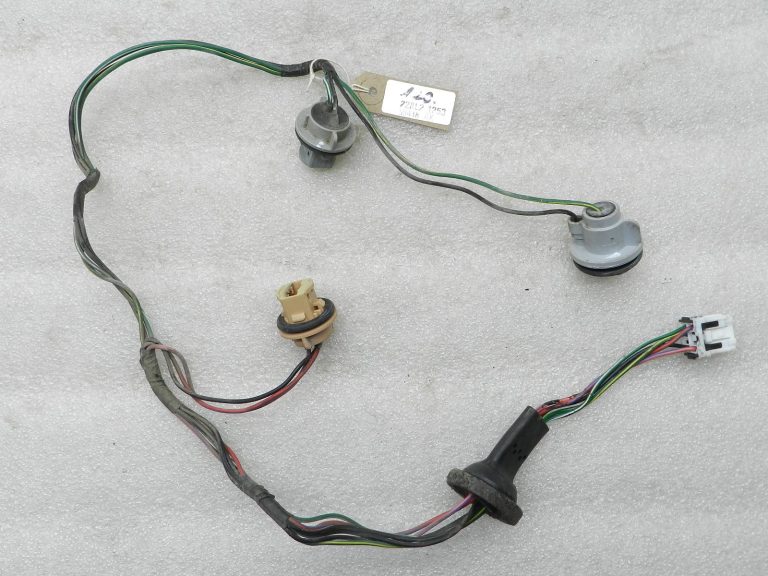 Nissan X-trail T30 oriģināla elektroinstalācijas instalācija aizmugurējam lukturim 265518H300