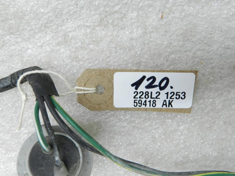 Nissan X-trail T30 oriģināla elektroinstalācijas instalācija aizmugurējam lukturim 265518H300