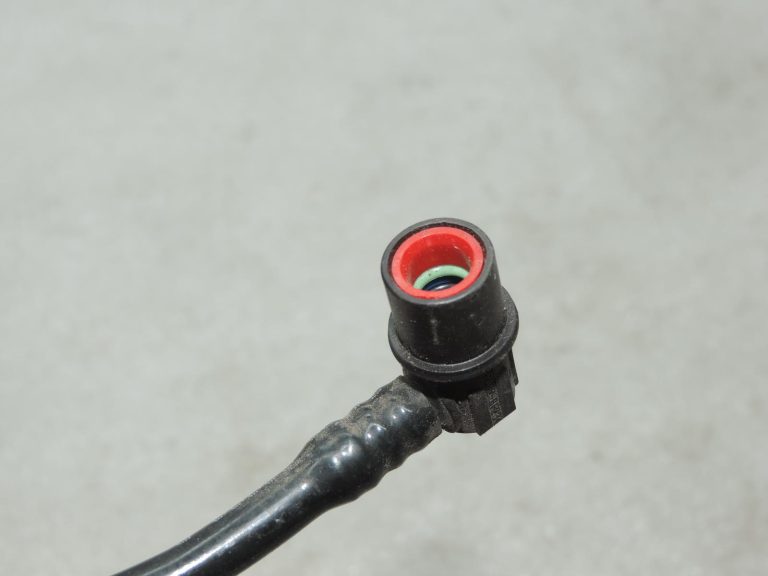 Oriģinālā 2004-2009 Toyota Corolla Verso AR10 degvielas tvertnes degvielas padeves caurule