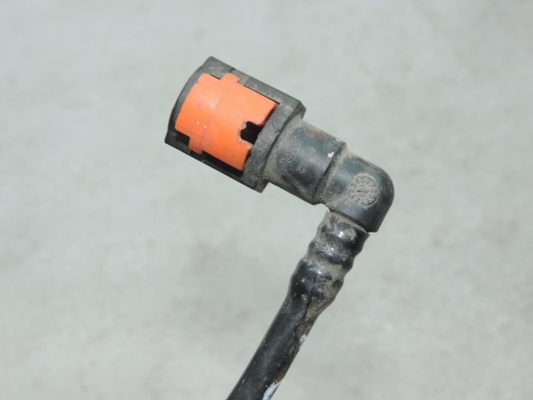 Oriģinālā 2004-2009 Toyota Corolla Verso AR10 degvielas tvertnes degvielas padeves caurule