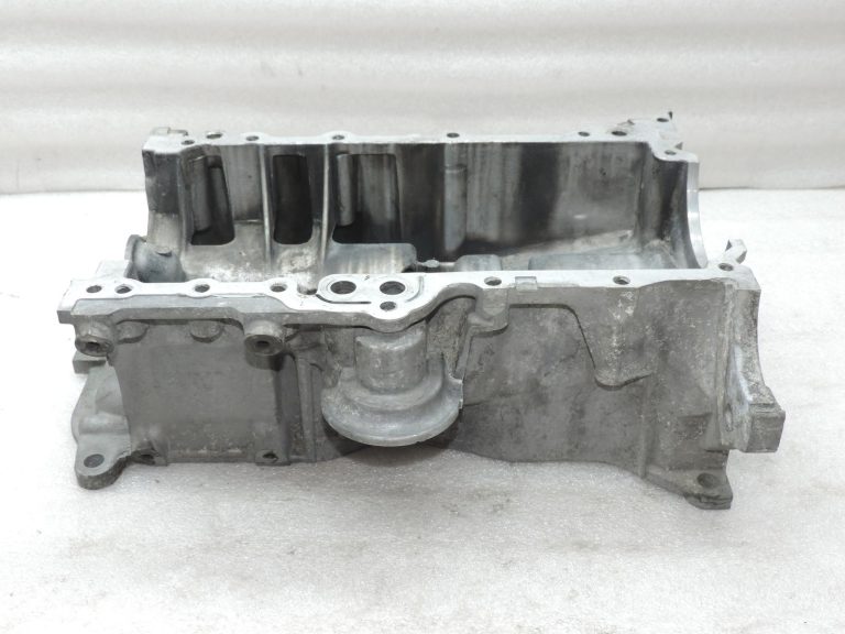 Oriģinālā 2001-2005 Toyota Yaris P1 1.4 D4D (1NDTV) eļļas tvertnes augšējā daļa