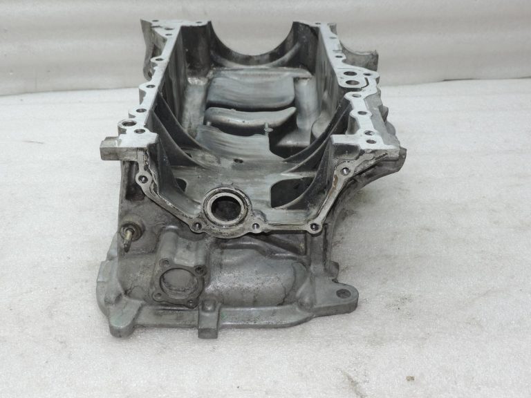Oriģinālā 2001-2005 Toyota Yaris P1 1.4 D4D (1NDTV) eļļas tvertnes augšējā daļa