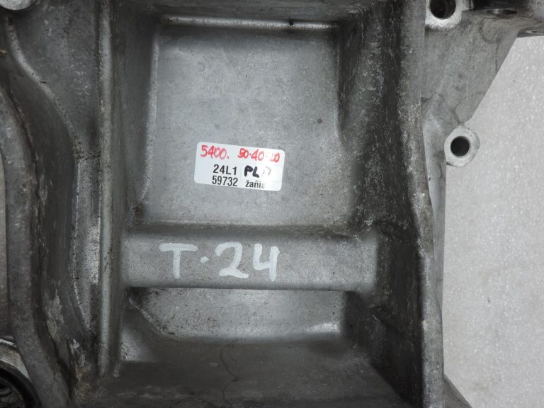 Oriģinālā 2001-2005 Toyota Yaris P1 1.4 D4D (1NDTV) eļļas tvertnes augšējā daļa