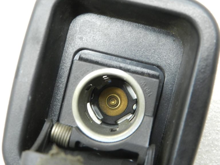 BMW oriģinālā 12 V kontaktligzda bagāžnieka 61346843098