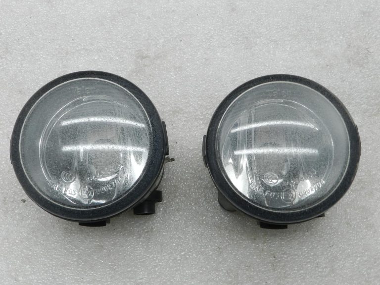 Nissan oriģinālais priekšējo miglas lukturu komplekts 261508990B