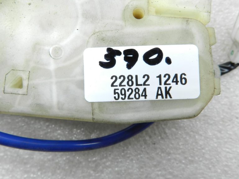 Nissan X-Trail T30 oriģinālā aizmugurējo durvju slēdzene 905508H300