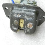 Nissan X-Trail T30 oriģinālā aizmugurējo durvju slēdzene 905508H300