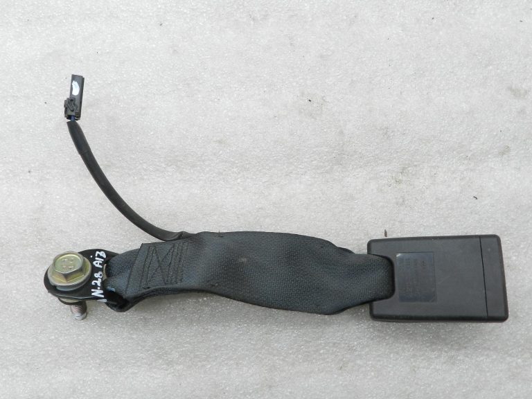 Nissan Qashqai oriģinālā aizmugurējā centrālā drošības jostas sprādze 88822EY10A