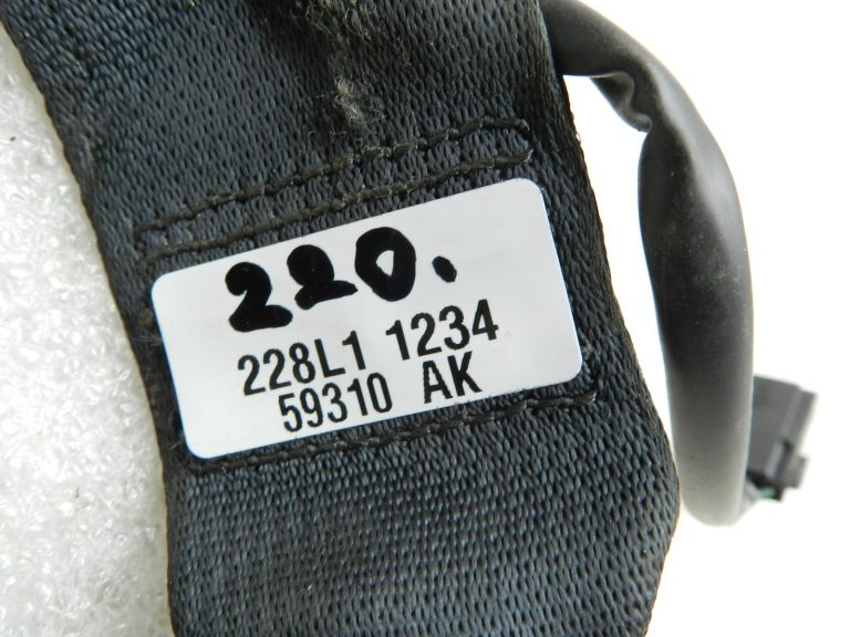 Nissan Qashqai oriģinālā aizmugurējā centrālā drošības jostas sprādze 88822EY10A