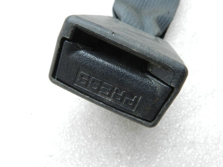 Nissan Qashqai oriģinālā aizmugurējā centrālā drošības jostas sprādze 88822EY10A