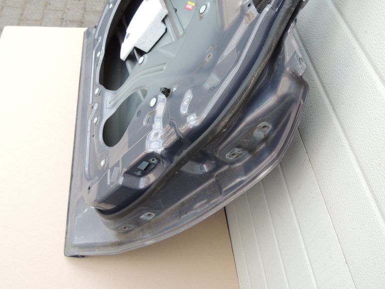 Mazda CX7 priekšējo durvju kreisā puse Krāsa 32S Galaxy Grey Metallic Priekšējo durvju kreisā puse