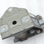 Oriģināls Toyota Auris E15 aizmugurējā bampera stiprinājuma kronšteins kreisais