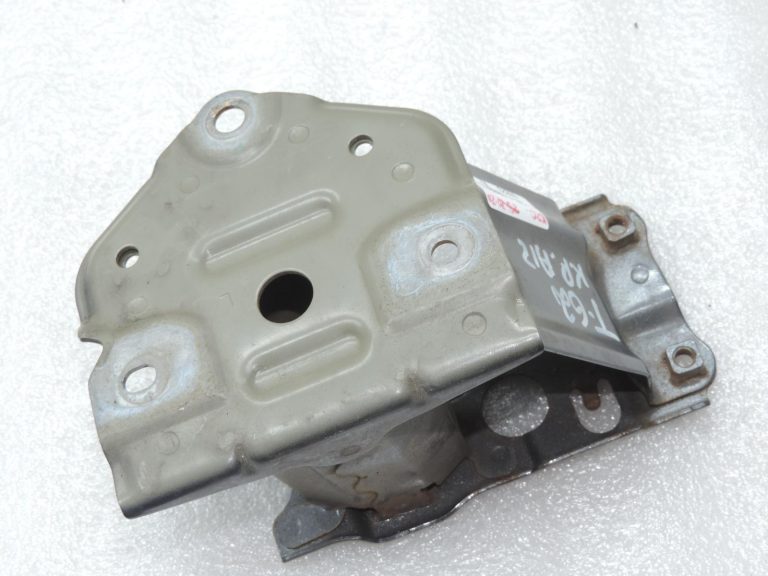 Oriģināls Toyota Auris E15 aizmugurējā bampera stiprinājuma kronšteins kreisais