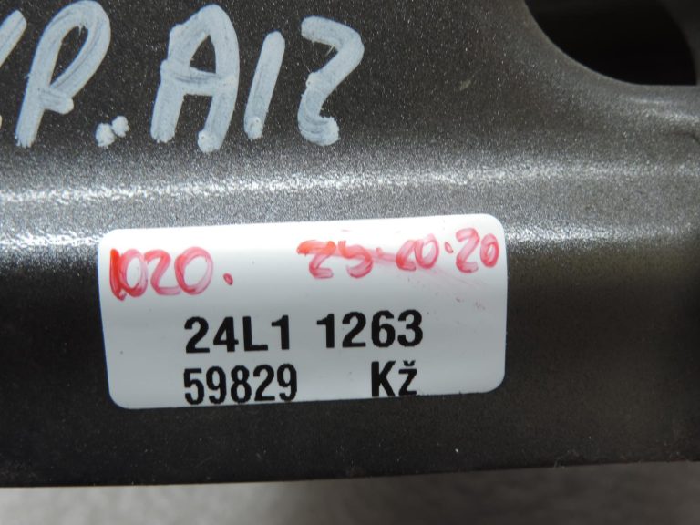 Oriģināls Toyota Auris E15 aizmugurējā bampera stiprinājuma kronšteins kreisais