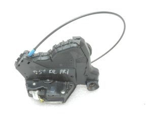 Oriģinālā Toyota Auris E15 durvju slēdzene priekšējā kreisā 6904002210, 69040-02210
