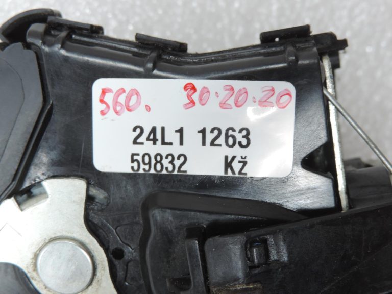 Oriģinālā Toyota Auris E15 durvju slēdzene priekšējā kreisā 6904002210, 69040-02210