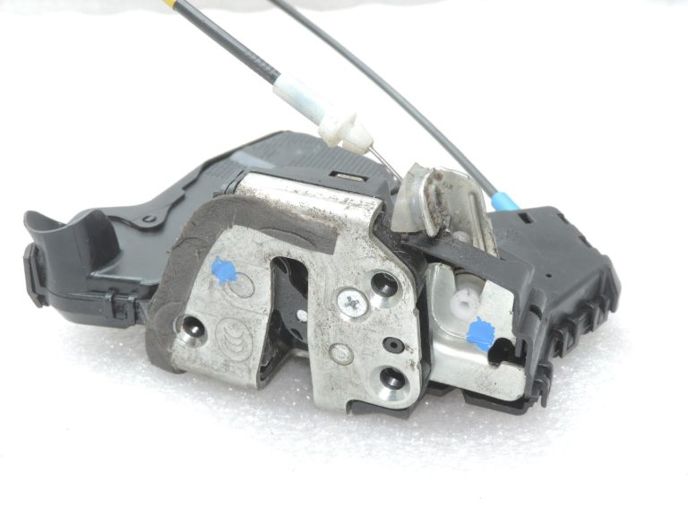 Oriģinālā Toyota Auris E15 durvju slēdzene priekšējā labajā pusē 6903002220, 69030-02220