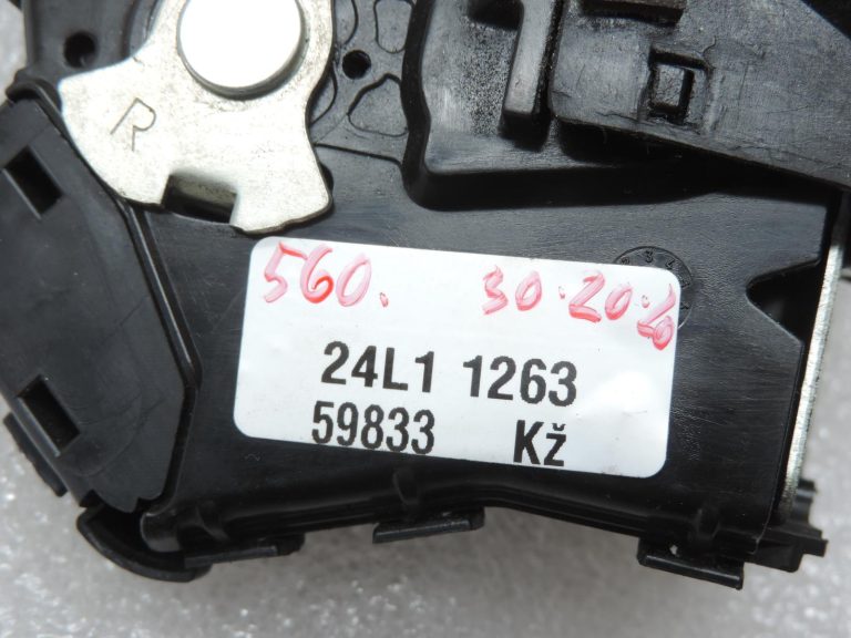 Oriģinālā Toyota Auris E15 durvju slēdzene priekšējā labajā pusē 6903002220, 69030-02220