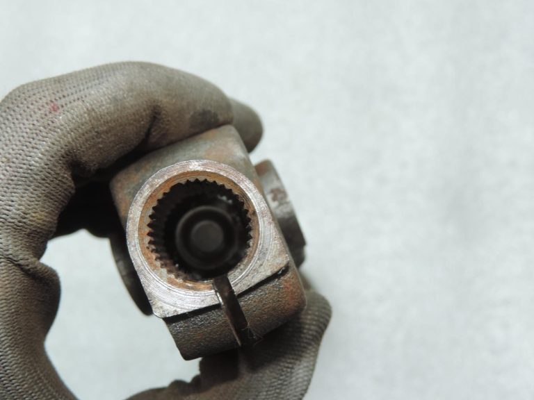 Oriģinālā Toyota Auris E15 stūres statņa universālā locītava 4526002080, 45260-02080