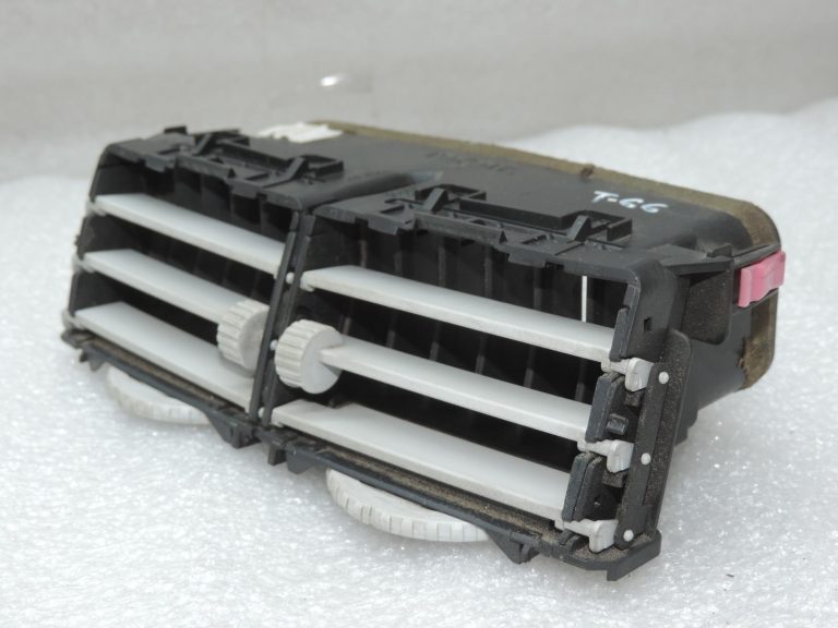 Oriģināls Toyota Yaris P9 instrumentu paneļa ventilācijas centrs 556700D010B0