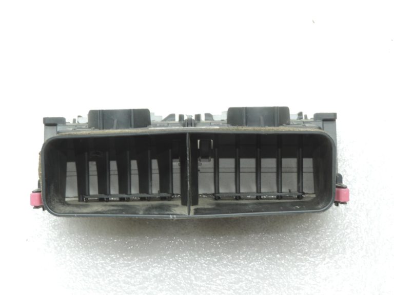 Oriģināls Toyota Yaris P9 instrumentu paneļa ventilācijas centrs 556700D010B0