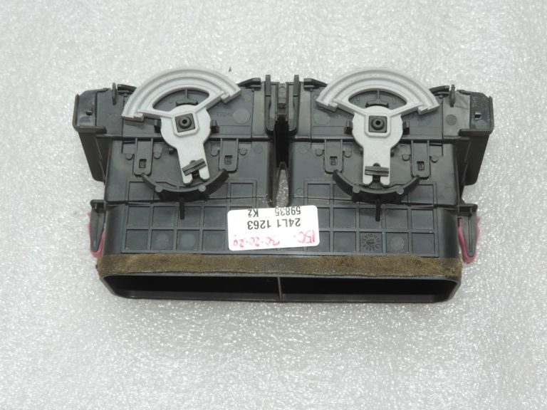 Oriģināls Toyota Yaris P9 instrumentu paneļa ventilācijas centrs 556700D010B0