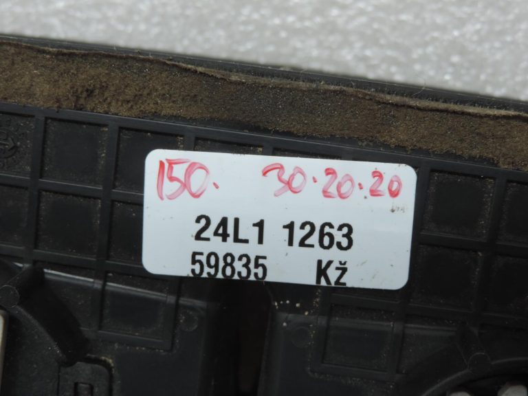 Oriģināls Toyota Yaris P9 instrumentu paneļa ventilācijas centrs 556700D010B0