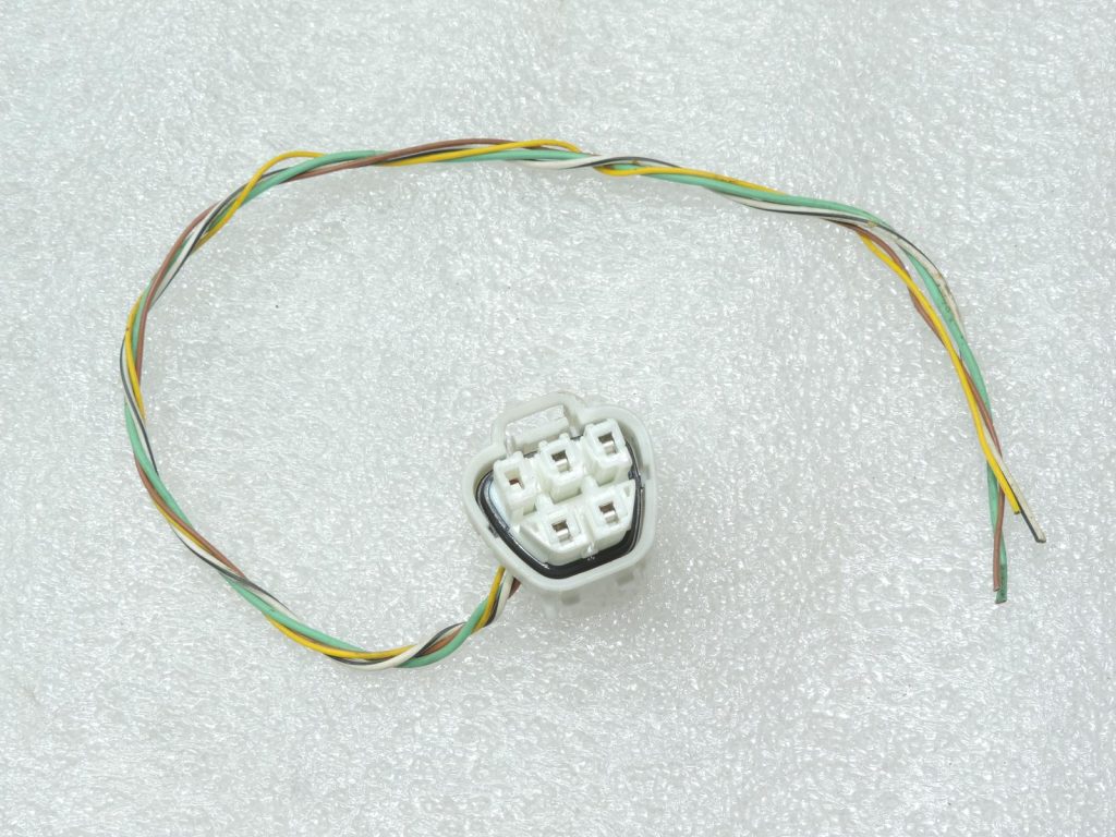 Genuine Toyota Auris E15 1.3 VVT-i fuel pump plug cable connection