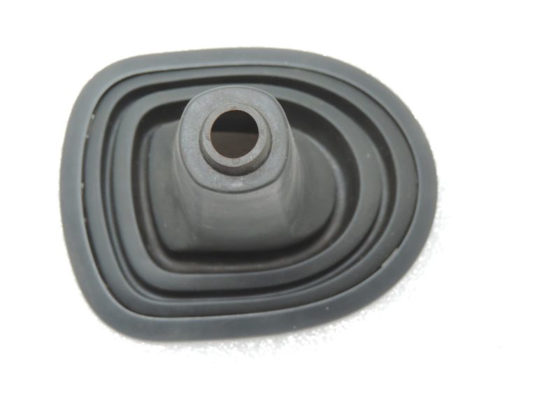 Oriģināls Toyota Yaris P9 manuālās pārnesumkārbas pārslēgšanas bagāžnieks 588080D090B0
