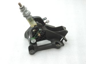 Oriģinālā Toyota Auris E15 6 pakāpju manuālās pārnesumkārbas pārnesumu svira 3353002210