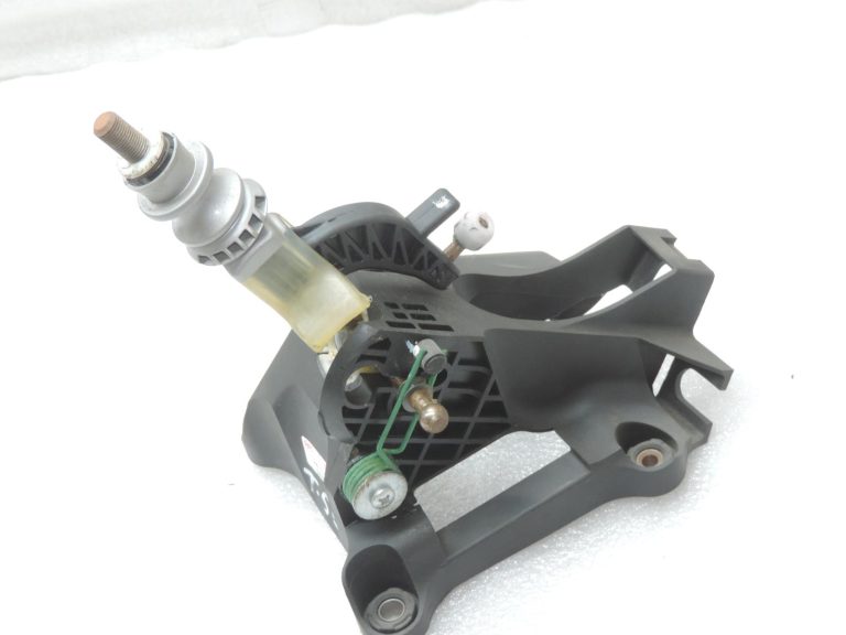 Oriģinālā Toyota Auris E15 6 pakāpju manuālās pārnesumkārbas pārnesumu svira 3353002210