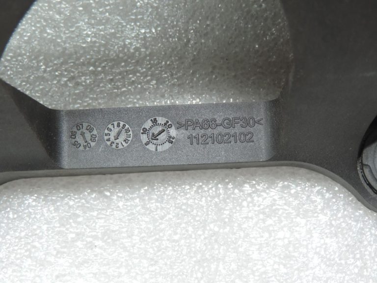 Oriģinālā Toyota Auris E15 6 pakāpju manuālās pārnesumkārbas pārnesumu svira 3353002210