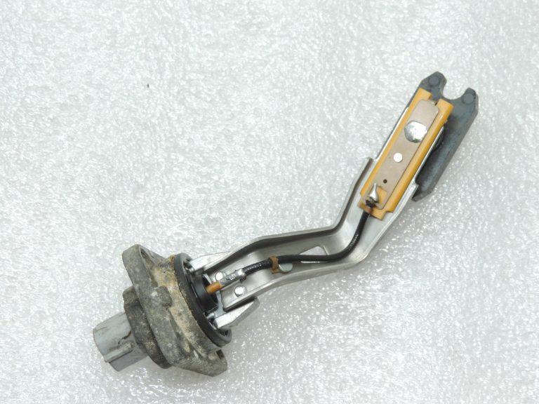 Oriģināls Toyota Auris E15 RAV4 XA30 Avensis T25 2.2 D4D 2ADFHV Eļļas līmeņa sensors
