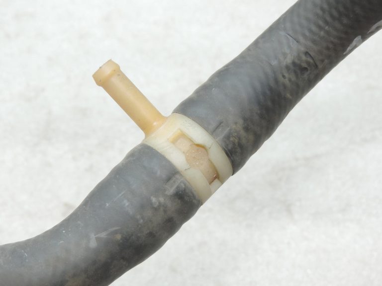 Oriģinālā 2001-2005 Toyota Yaris P1 1.0/1.3 VVT-i siltummaiņa ūdens šļūtene