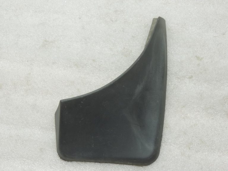 Oriģinālais 2005-2011 Toyota Yaris P9 aizmugurējā riteņa arkas dubļu atloku labajā pusē